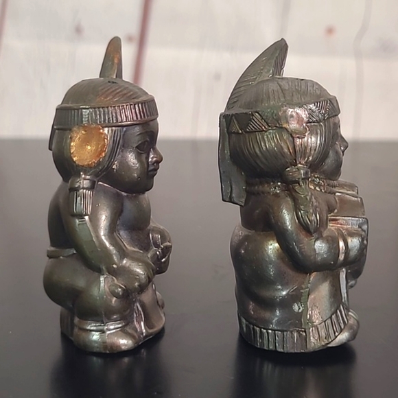 Vintage 90s Japan Metal Native American Indian Couple Salt & Pepper Shakers NM - Picture 6 of 16